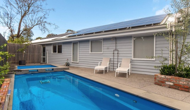 Southern Comfort - Relaxing poolside indulgence