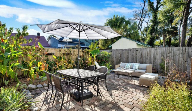 Southern Elegance in Historic Downtown Savannah | Heated Pool Access