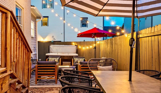 Southern Elegance-private Hot Tub-walk to 12 S