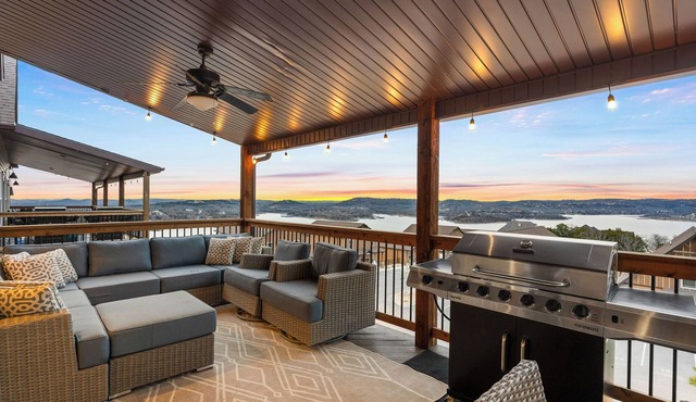 Southern Exposure: 9BR Family Getaway w/Theater, Game Room & Expansive Decks