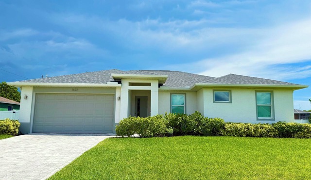 Southern exposure Heated Pool Home in SW Cape!