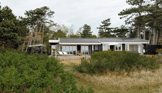 Southern feel in refurbished home by shore