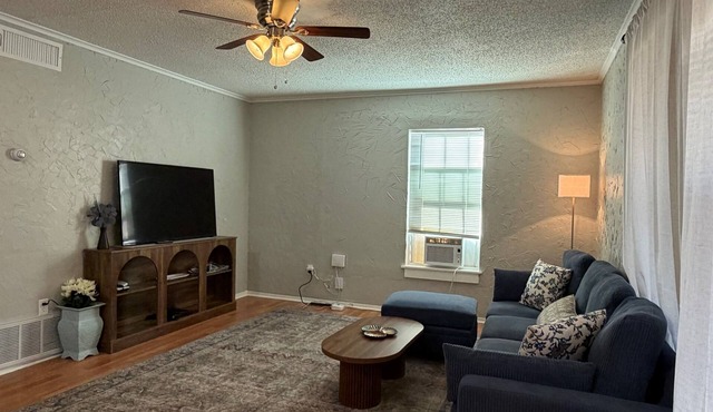 Southern Gardens - Tranquil South Abilene Home