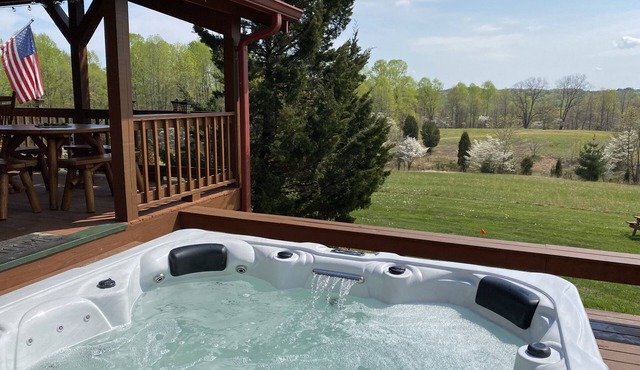 Southern Grace Cabin 5 Star CLEAN! HOT TUB Private location French Lick, IN