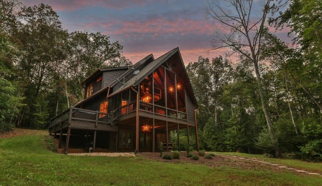 Southern Grace - River Front, Hot Tub, Game Room