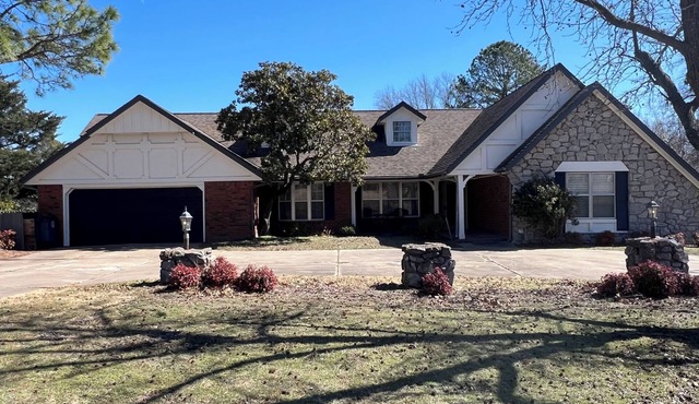 Southern Hills Home in Tulsa a Spacious 3+ BR Cozy, Golf, Hospital ORU Rhema