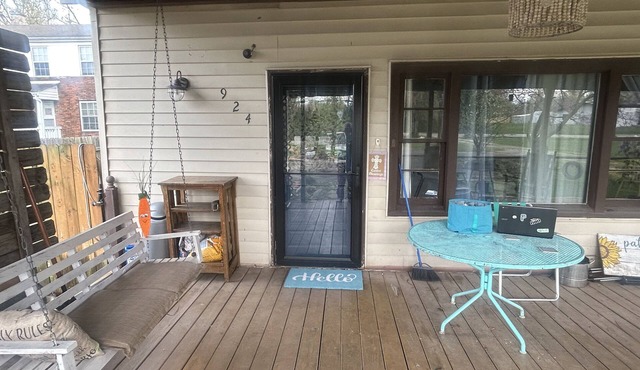 Southern Home with large front porch & fireplace, just outside of Louisville, KY