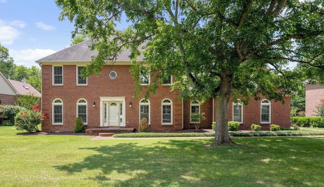 Southern Hospitality: 5BR Home in Charming Murfreesboro
