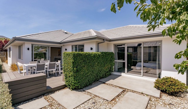 Southern Lakes Escape - Queenstown Holiday home