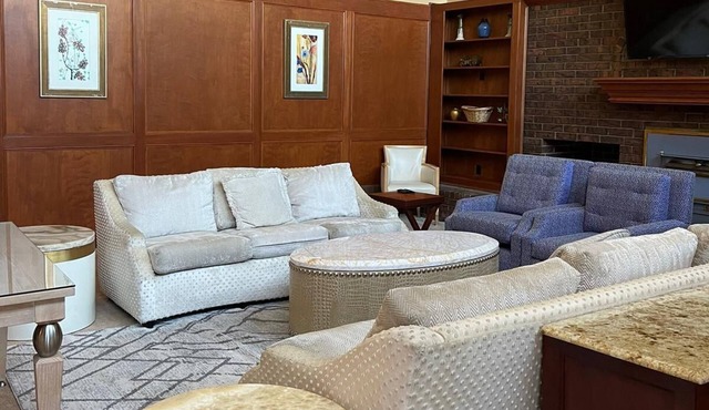 Southern Large Lake Front Custom Estate, Sleeps 16