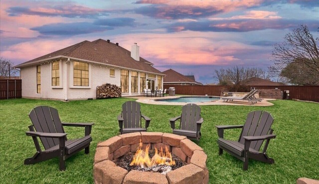 Southern Living At Its Best-Pool, BBQ