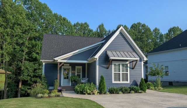 Southern Living Lakeside Cottage -- Tims Ford Lake