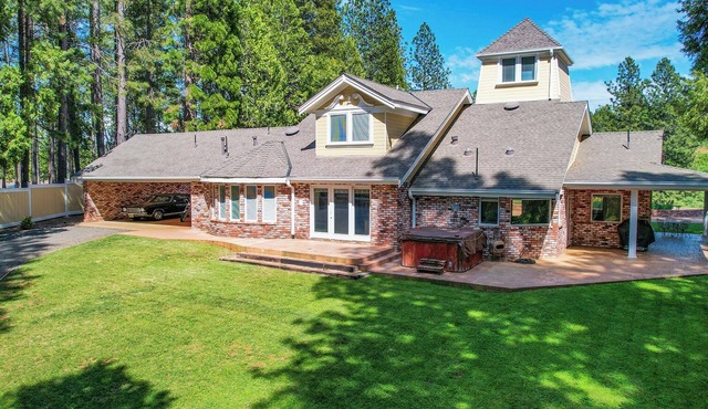 Southern livingnCharming 2-bedroom house with WiFi, AC in beautiful Camino