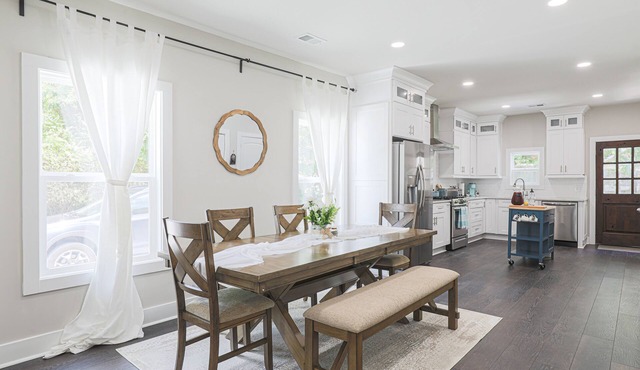 Southern Luxury Cottage Located in the Heart of Atlanta | Sleeps 12