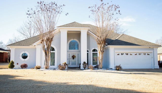 Southern Luxury: Eastchase District 4bd/3bth