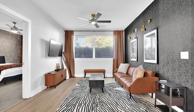 Southern Luxury in North ATL - 2BR 2BTH - FREE Parking