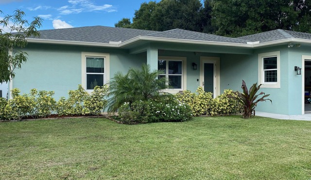 Southern Memories - Buttonwood: Dog friendly, quiet fenced yard