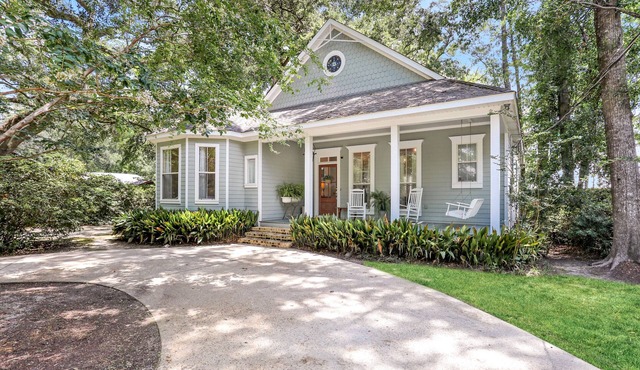 Southern Oaks Guest House Downtown Historic Abita Springs. No Car Needed!