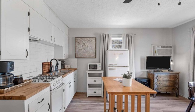 Southern Pearl is all about simple, peaceful lake living. Wake up to water views, spend your days kayaking or canoeing, and wind down with quiet evenings by the water.