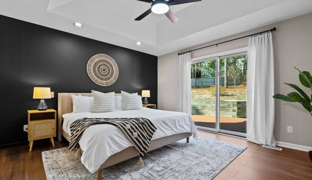 Southern Pines Getaway w/Hot Tub, Fire Pit & Pool