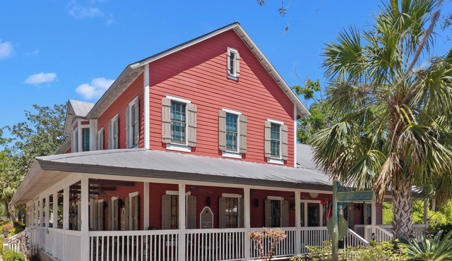 Southern Pines- Sleeps 20 with community pool and docks