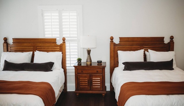 Southern Pines The Jefferson Inn Standard 2-Queen Room