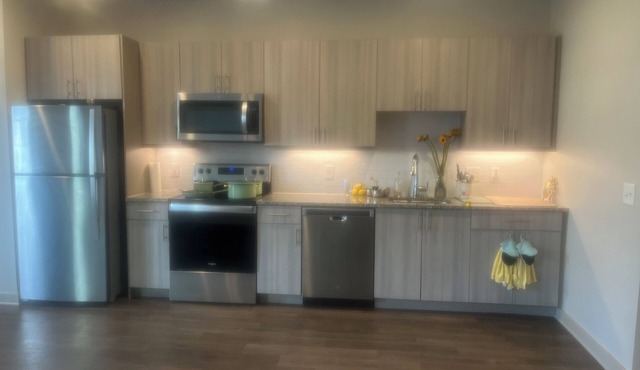 Southern Sanctuary with WiFi and AC in peaceful Tucker.