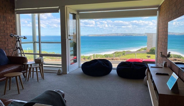 Southern Sands Coastal Getaway: Your Front Row Seat to Knight Beach's Horizon