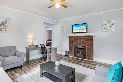 Southern Serenity-Timeless 3BR w Fenced Yard