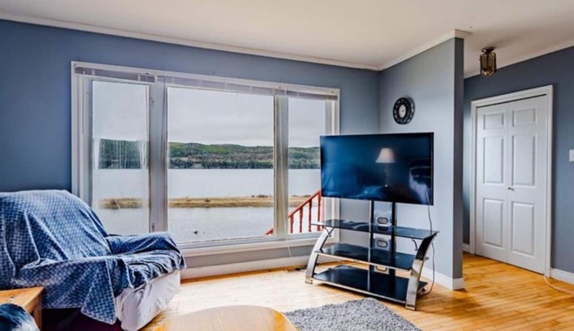 Southern shore retreat. Pet-Friendly!