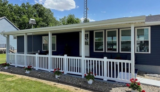 "Southern Shores Secret" with amazing lake access! Everything is new!