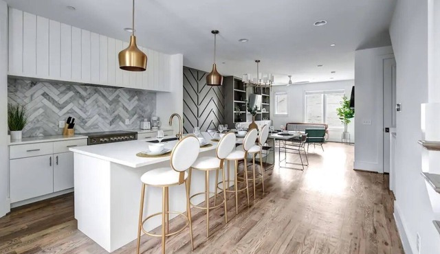 SOUTHERN SLEEK-PRIVATE BALCONY-12TH SOUTH DISTRICT