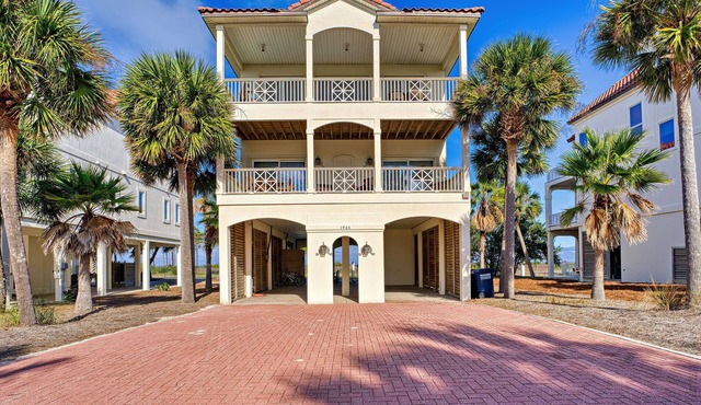 Southern Star - Across Street From Beach, Bay Views. Community Pool!