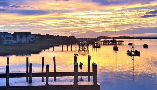 Southern Tides At Folly / On Water / 1 Block to Downtown / Walk To Beach / Pool