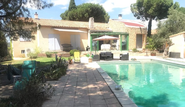 Southern villa in pine forest, superb sea view and ponds, sea 10 minutes away