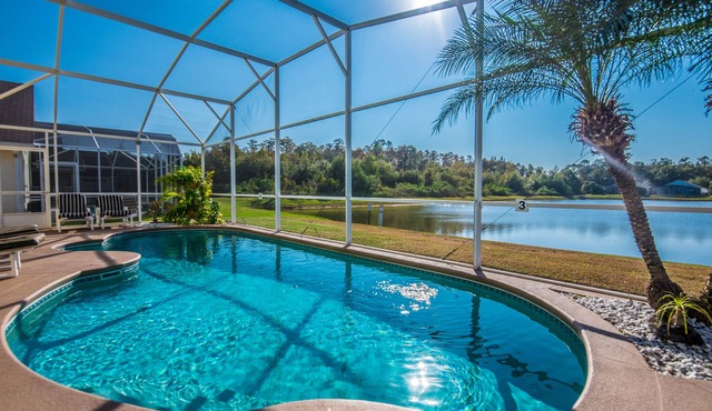 SOUTHFACING Private Pool, Lakeview,4 BR-2 Bath,Ultra Clean Modern,10 min Disney