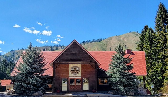 Southfork Lodge - Riverside Inn