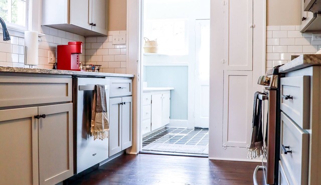 Southland Cottage - Walk to Historic Downtown