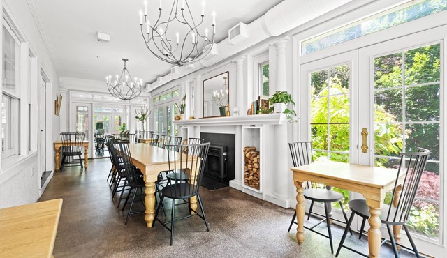 Southmoreland on the Plaza an Urban Inn