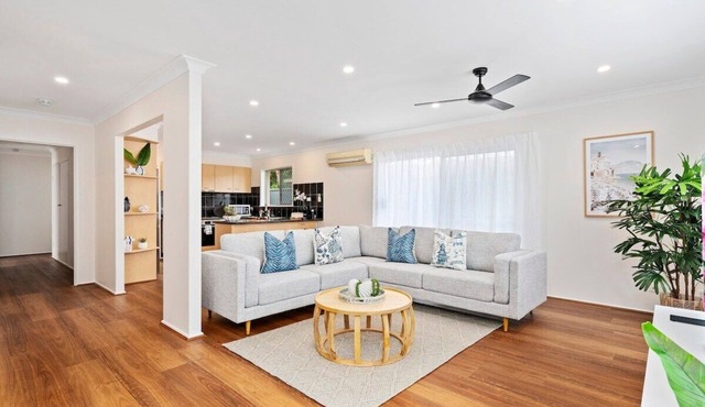 Southport Central,4bd Pool, BBq