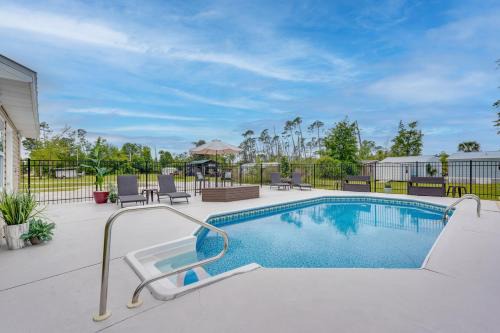 Southport Getaway with Private Pool about 15 Mi to PCB!