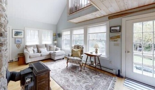 Southport Island Cottage- Walkable to Cozy Harbor