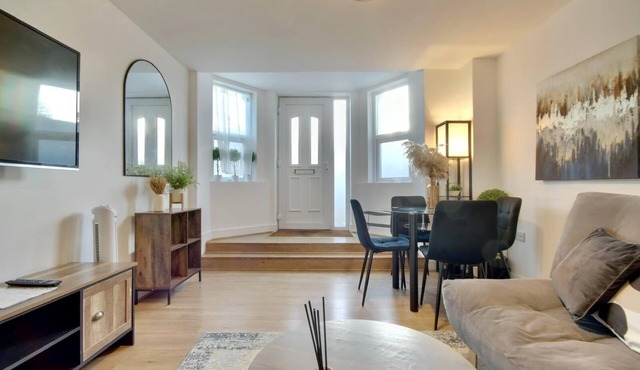 Southsea Apartment-Parking-Pool-Hot tub