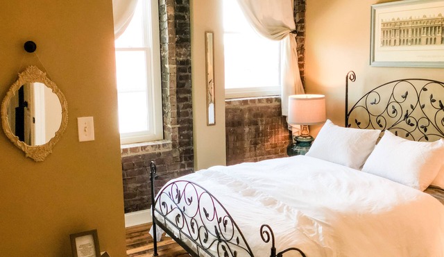 Southside Condo in the Thick of It, sleeps 4