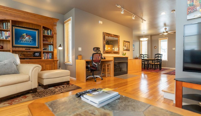 Southside's Sunset Haven. Rooftop Deck. Perfect for Couples & Families w/Kids!