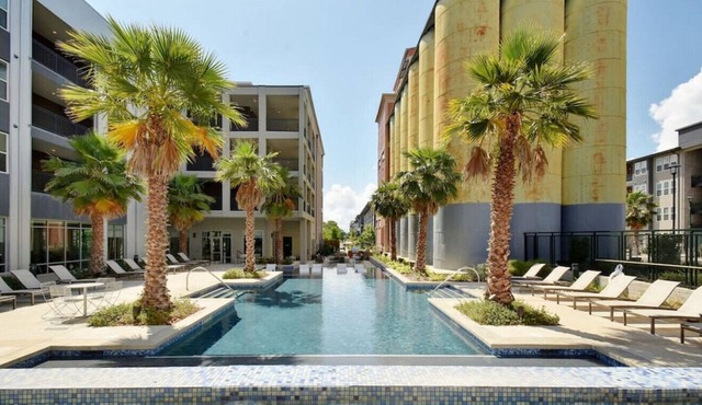 Southtown Modern | Pool | Netflix | Coffee + Tea