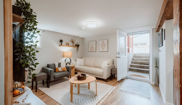 Southtown Stylin: Modern, Chic, Central Location!