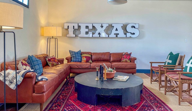 Southwest Escape in Fort Davis: Walk to Dining!