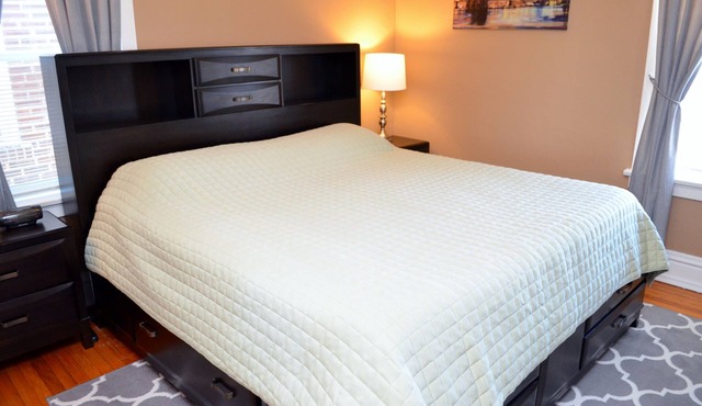 Southwest Gardens Apartment 2W- King Bed, High Speed Wi-Fi, Smart TV's