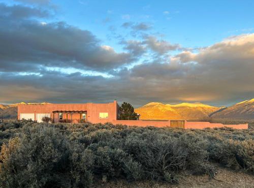 Southwest Home with 360-Degree Mtn View, Ski Nearby!